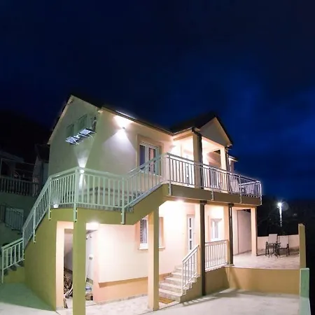 Apartment Vs Lux